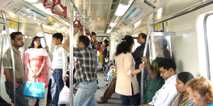 મેટ્રોમાં સીટ મળે એ માટે કર્યું જબરૂં નાટક