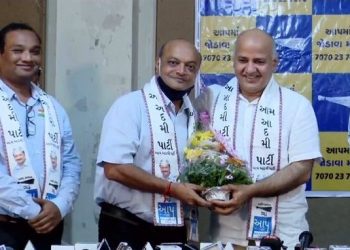 સુરતના હીરાબજારના જાણીતા ઉદ્યોગપતિ મહેશ સવાણીએ કરી આપમાં એન્ટ્રી
