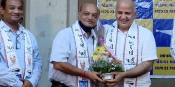 સુરતના હીરાબજારના જાણીતા ઉદ્યોગપતિ મહેશ સવાણીએ કરી આપમાં એન્ટ્રી