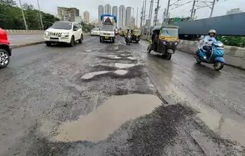બોરિવલીમાં રસ્તાના ખાડાએ લીધો દંપતિનો ભોગ