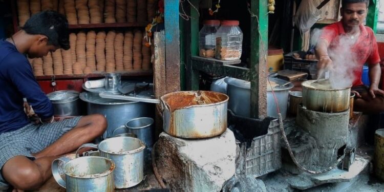 ચાય ગરમ ચાય… ચાવાળાના ખીસા કરે ગરમ