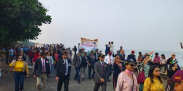 મરીન ડ્રાઇવ  ખાતે આયોજિત વેટરન્સ ડે પરેડમાં  500થી વધુ ભૂતપૂર્વ સૈનિકોએ ભાગ લીધો
